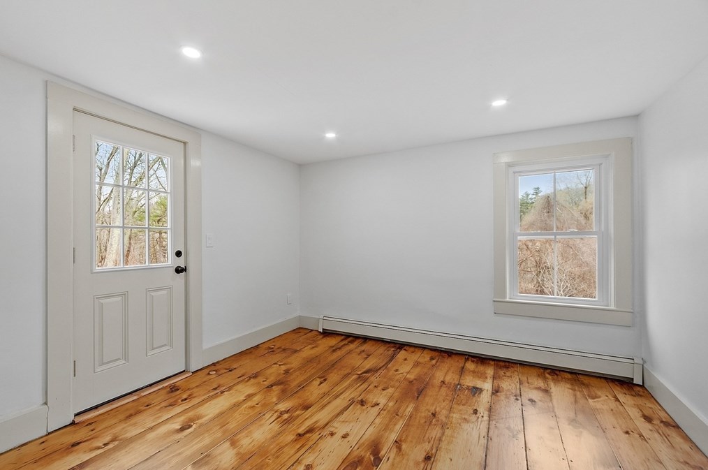 453 Main St, Northborough MA 01532-1671 exterior