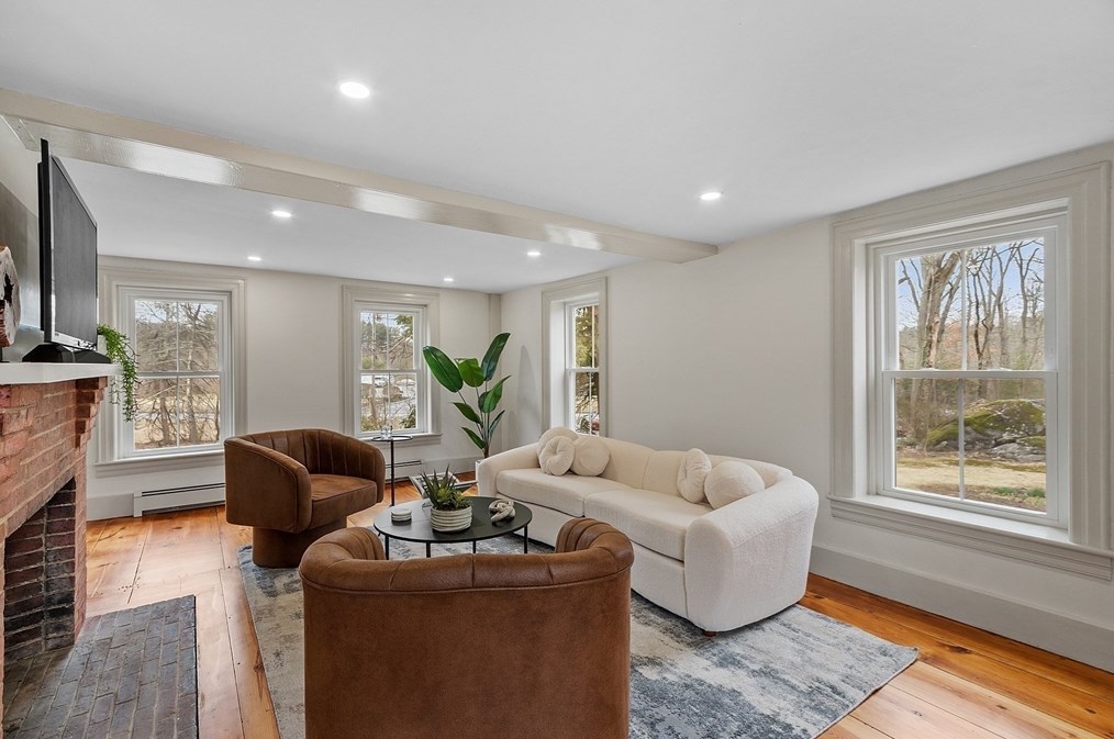 453 Main St, Northborough MA 01532-1671 exterior