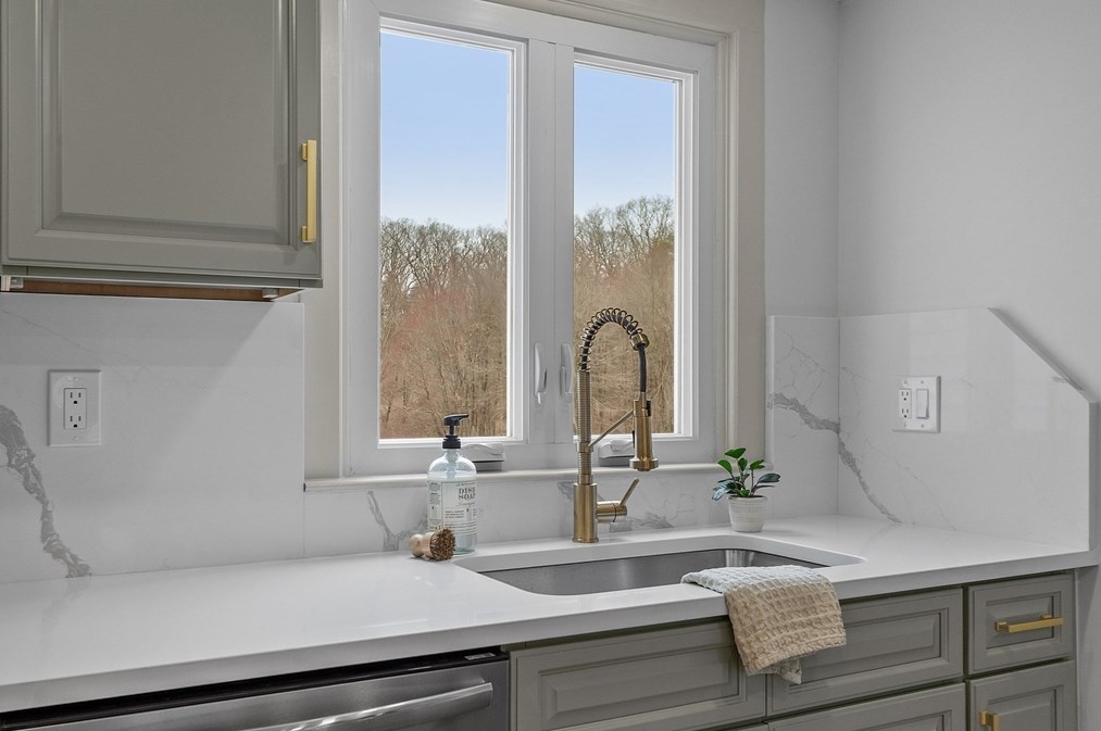 453 Main St, Northborough MA 01532-1671 exterior