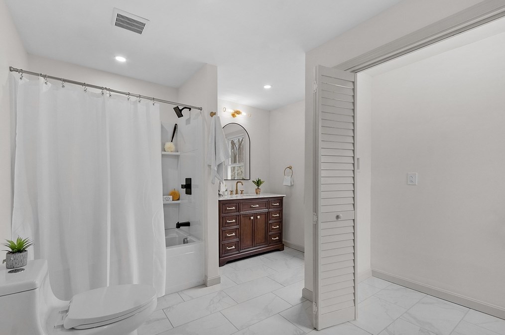 453 Main St, Northborough MA 01532-1671 exterior