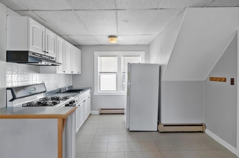 38 Sheffield Rd, Roxbury-Xing, MA 02131 exterior
