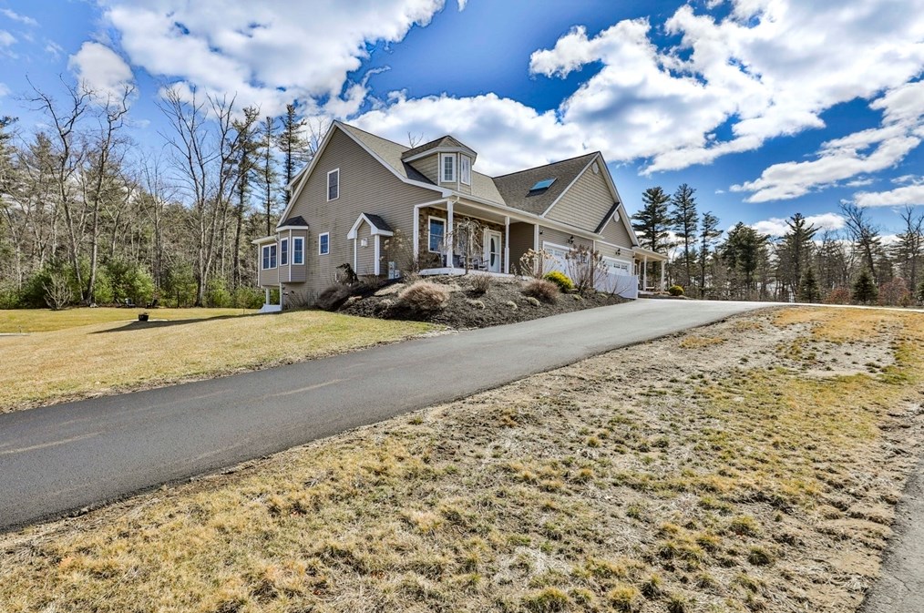 26 Braemoor Woods Rd, Salem NH  03079 exterior