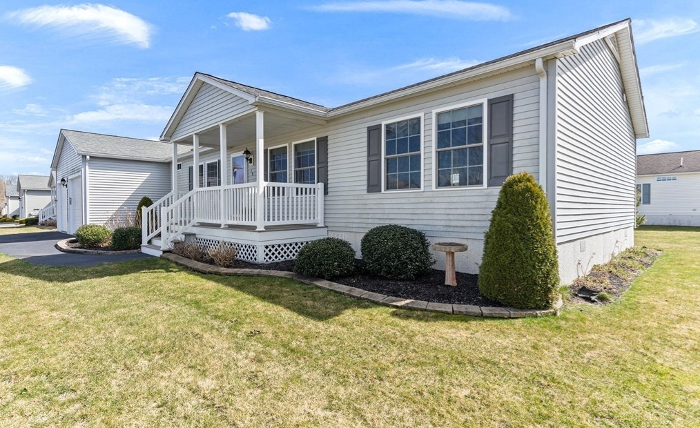 19 Edgestone Dr, East Bridgewater, MA 02324