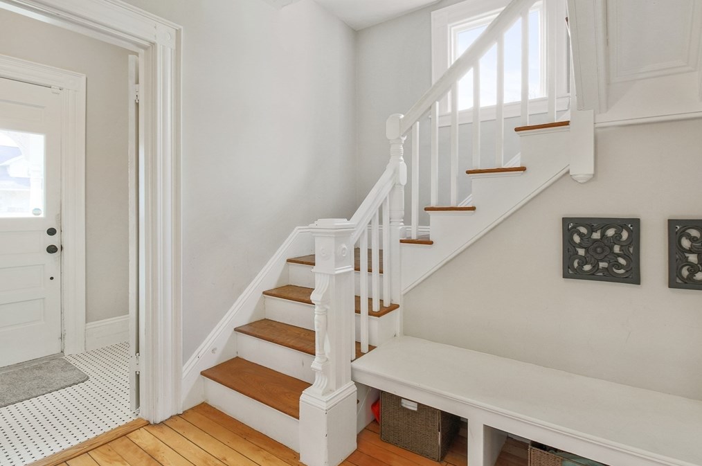 8 Latisquama Rd, Southborough MA 01772-1606 exterior