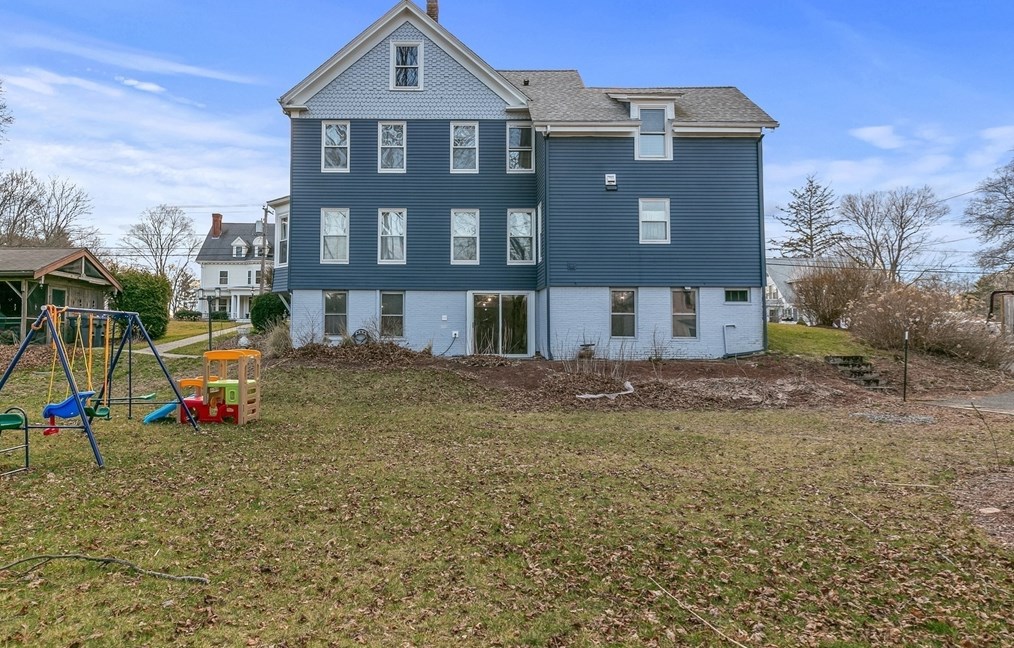 8 Latisquama Rd, Southborough MA 01772-1606 exterior