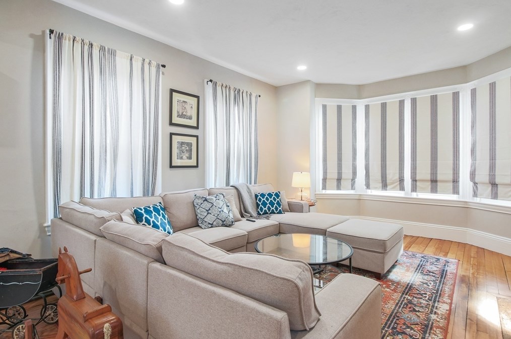 8 Latisquama Rd, Southborough MA 01772-1606 exterior