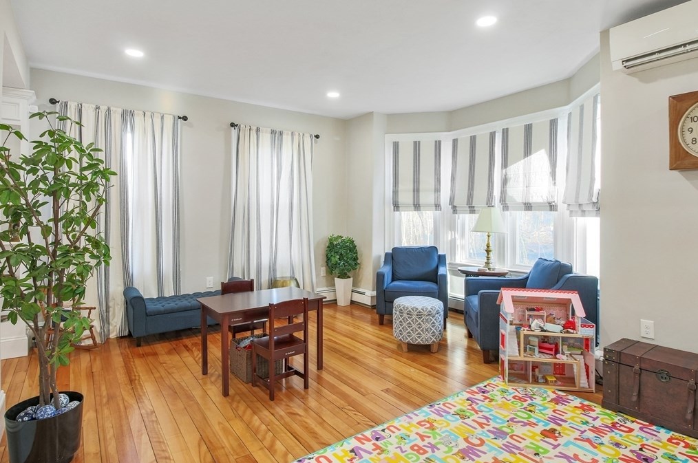 8 Latisquama Rd, Southborough MA 01772-1606 exterior