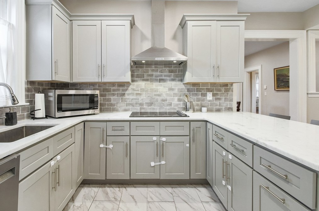 8 Latisquama Rd, Southborough MA 01772-1606 exterior