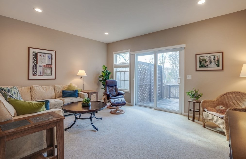 53 Kendall Ct, Bedford MA  01730-1680 exterior