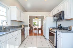 154 Danforth St - Photo 10