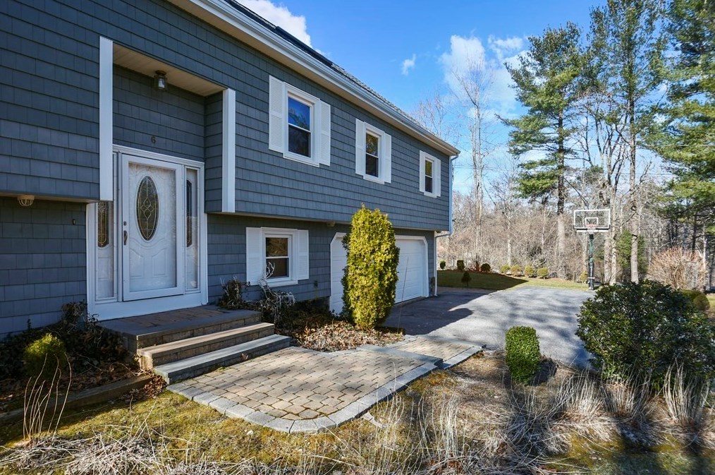 6 Marlboro Dr, Leicester, MA 01524 exterior