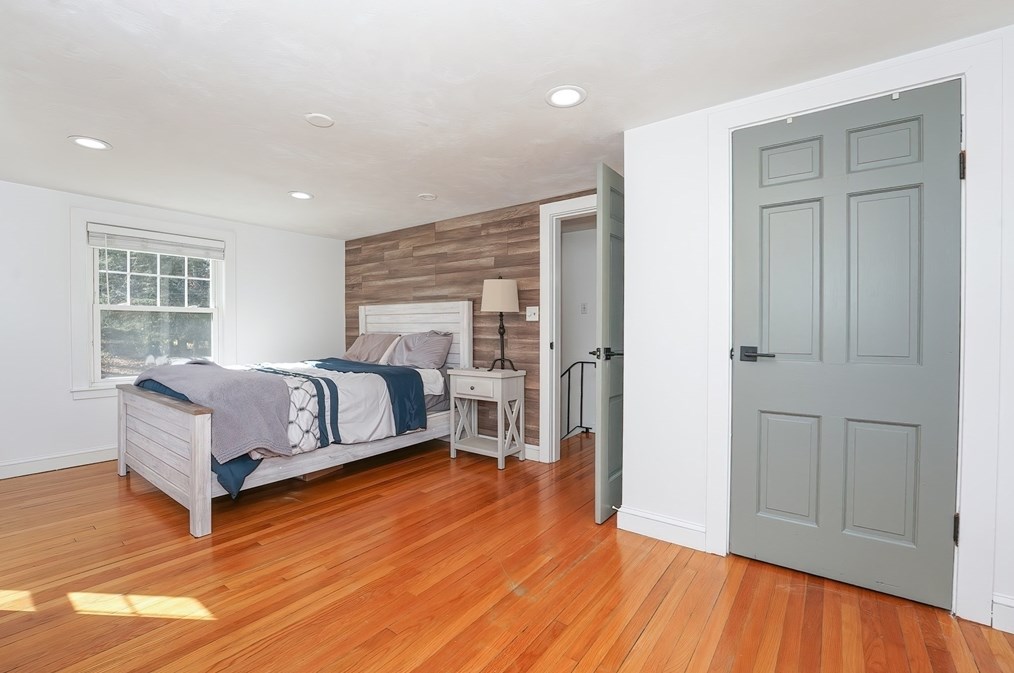 30 Pleasant St, Foxborough MA  02035-2925 exterior