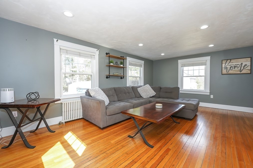 30 Pleasant St, Foxborough MA  02035-2925 exterior