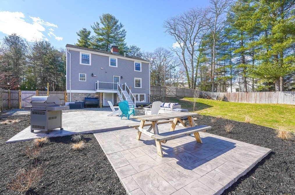 30 Pleasant St, Foxborough MA  02035-2925 exterior