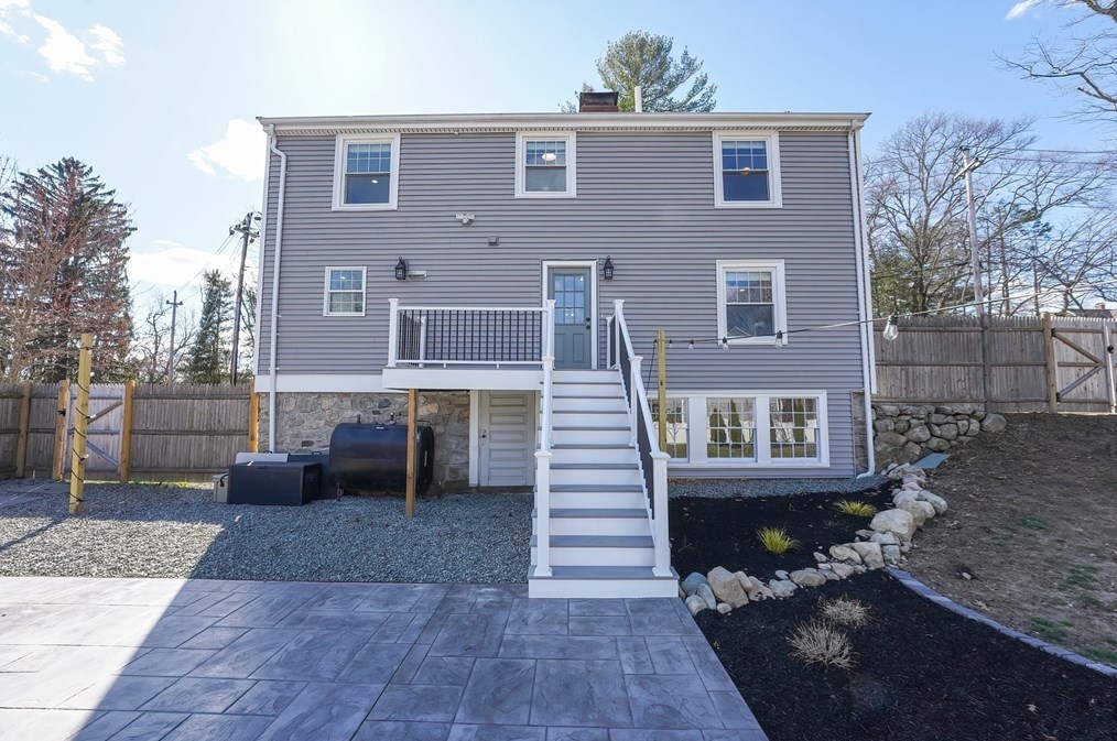 30 Pleasant St, Foxborough MA  02035-2925 exterior