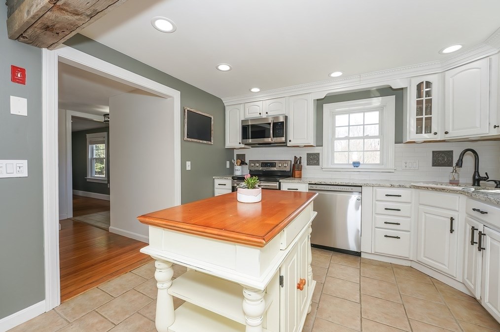 30 Pleasant St, Foxborough MA  02035-2925 exterior