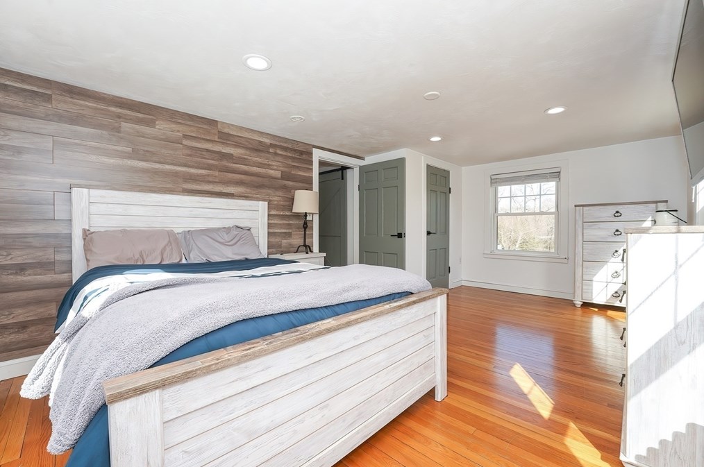 30 Pleasant St, Foxborough MA  02035-2925 exterior