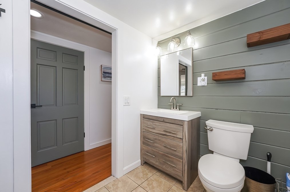 30 Pleasant St, Foxborough MA  02035-2925 exterior