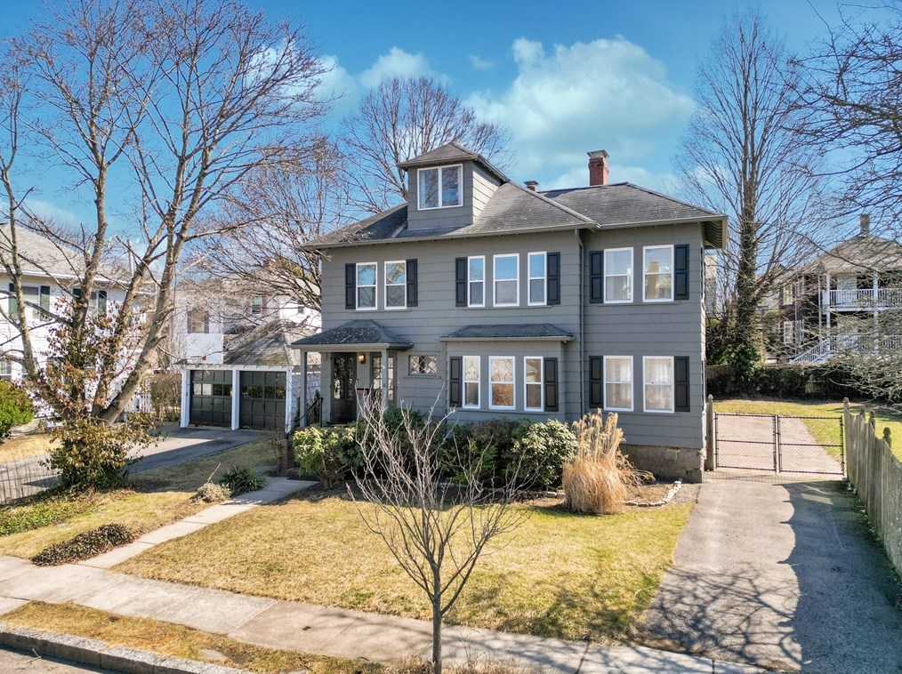 16 Pierpont Rd, Roxbury-Xing, MA 02132 exterior