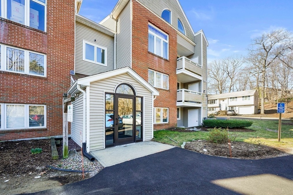 10 Chapman St, Weymouth MA  02189-1964 exterior