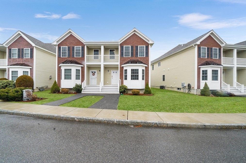 8 Den Worth Bell Cir, Haverhill, MA 01830 exterior