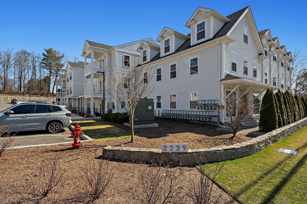 2239 Washington St #208, Canton, MA 02021