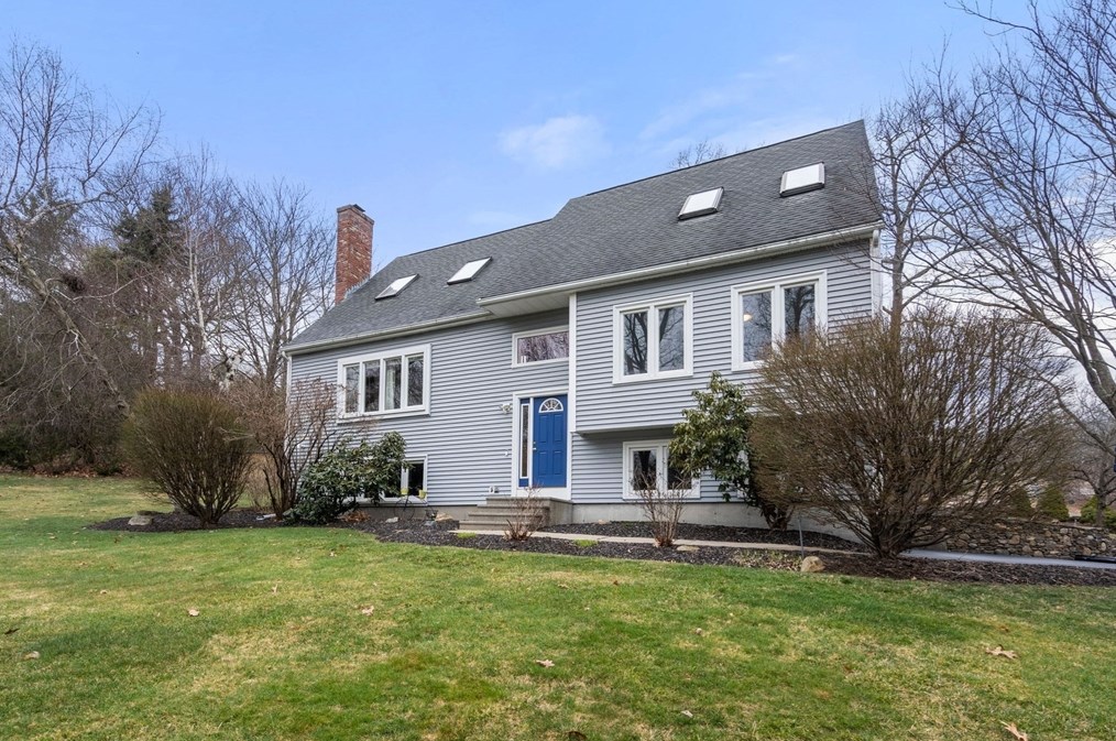 687 South St, Shrewsbury, MA 01545