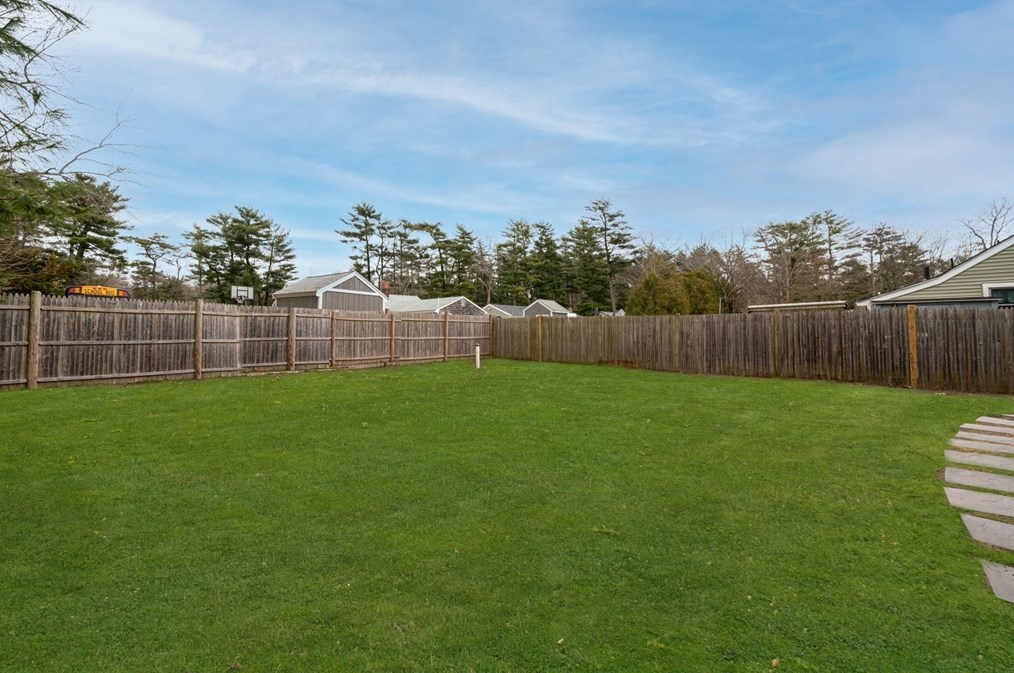 6 Belle Rd, Pembroke MA  02359-2440 exterior