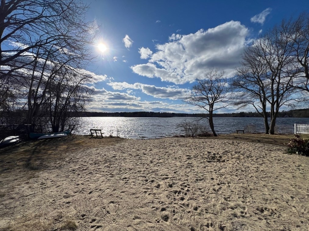 6 Belle Rd, Pembroke MA  02359-2440 exterior