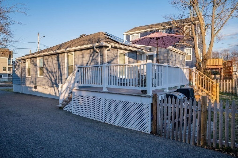 89 Post Island Rd, Quincy MA  02169-2643 exterior