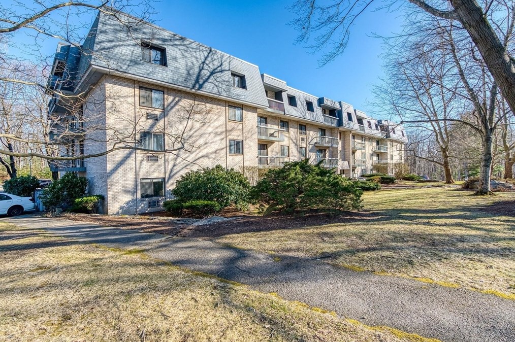 85 Commons Dr, Shrewsbury MA  01545-4947 exterior