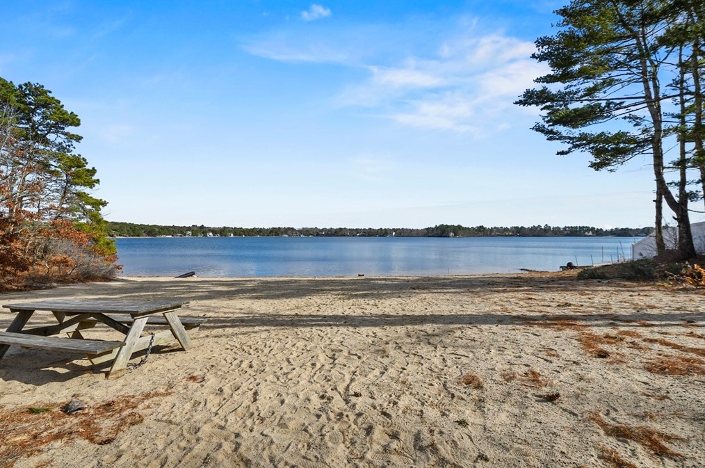 502 Bourne Rd, Plymouth MA  02360-2812 exterior