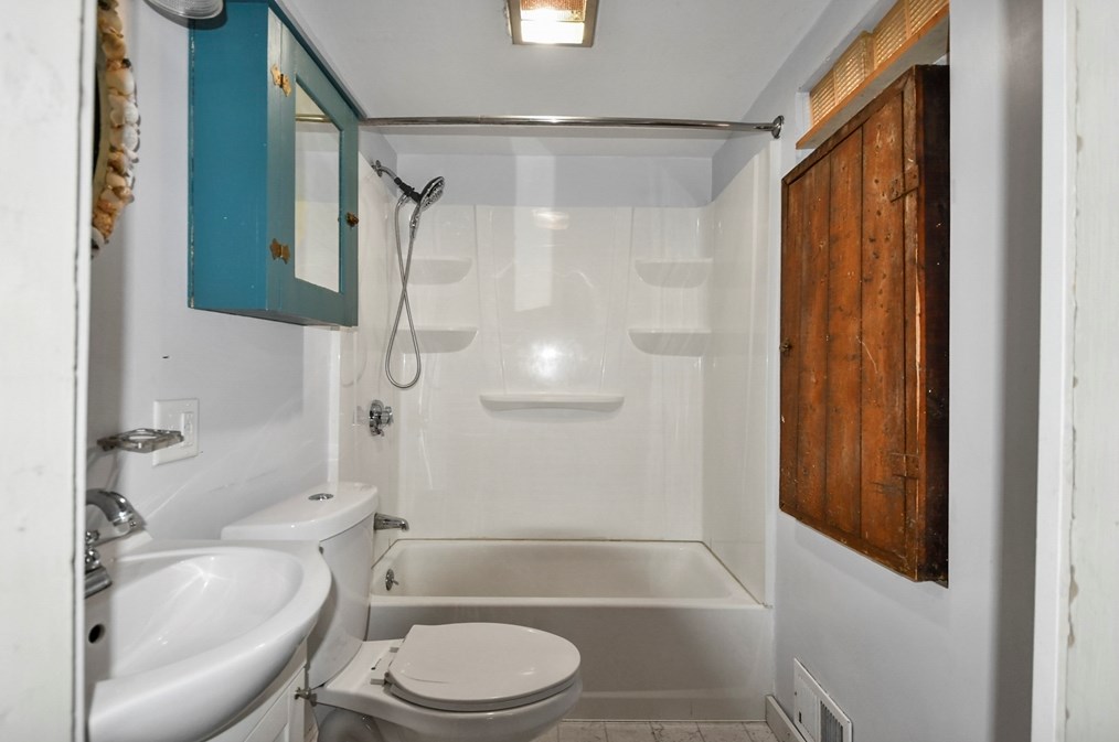 502 Bourne Rd, Plymouth MA  02360-2812 exterior