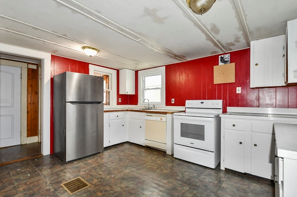 502 Bourne Rd, Plymouth MA  02360-2812 exterior