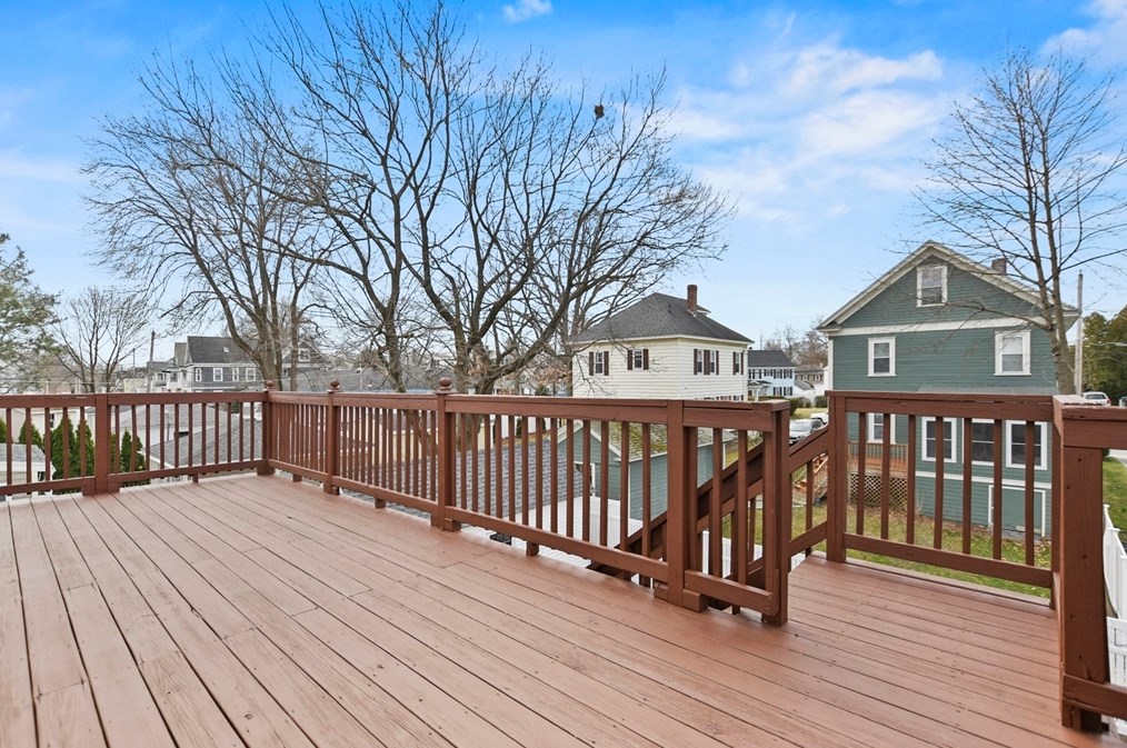 67 Hawthorn St, Lowell MA 01851-3615 exterior