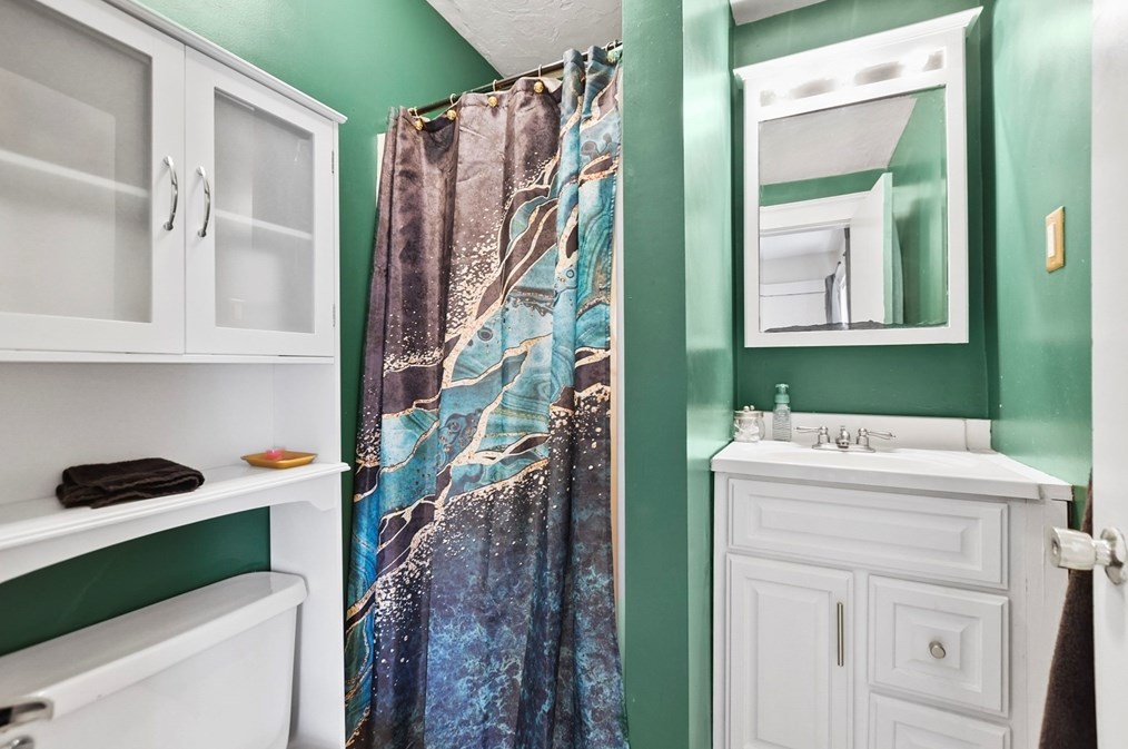 67 Hawthorn St, Lowell MA 01851-3615 exterior