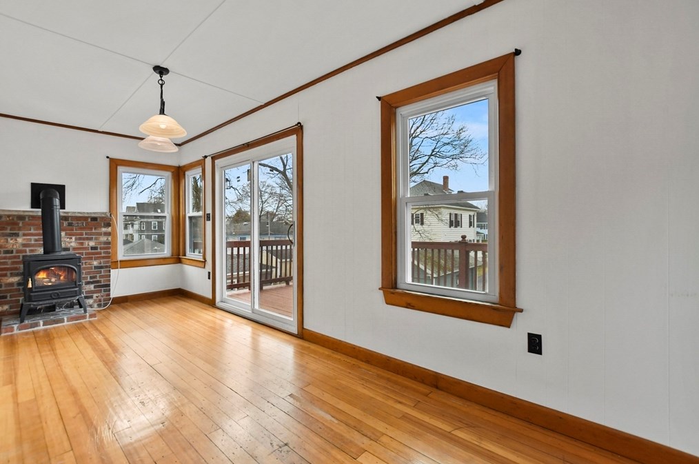 67 Hawthorn St, Lowell MA 01851-3615 exterior