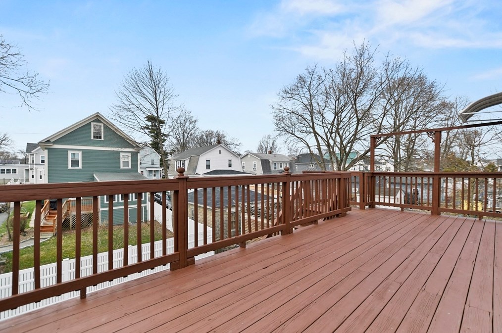 67 Hawthorn St, Lowell MA 01851-3615 exterior