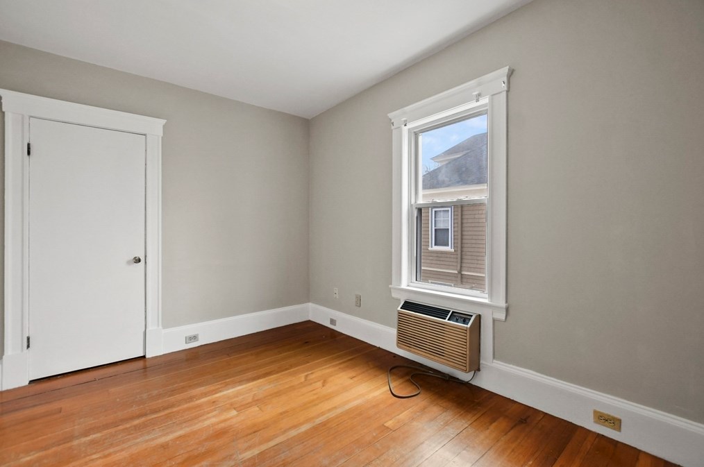 67 Hawthorn St, Lowell MA 01851-3615 exterior