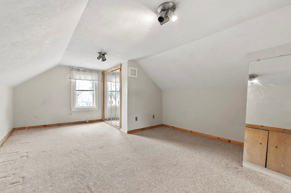 67 Hawthorn St, Lowell MA 01851-3615 exterior