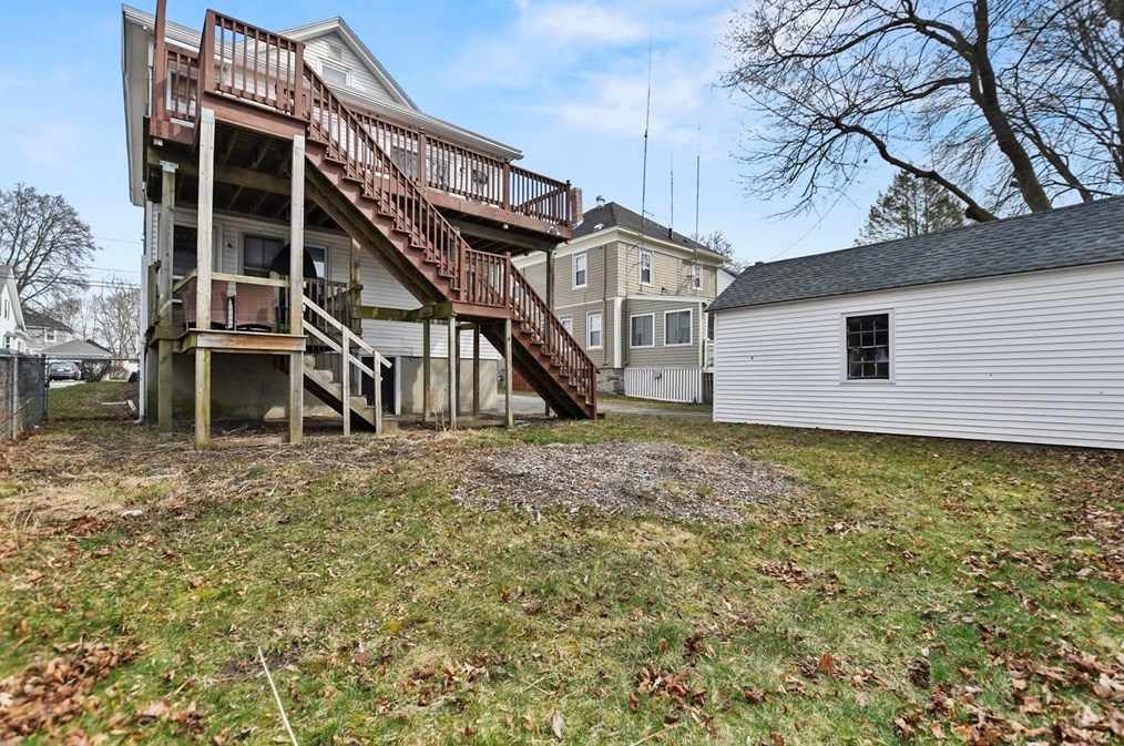 67 Hawthorn St, Lowell MA 01851-3615 exterior