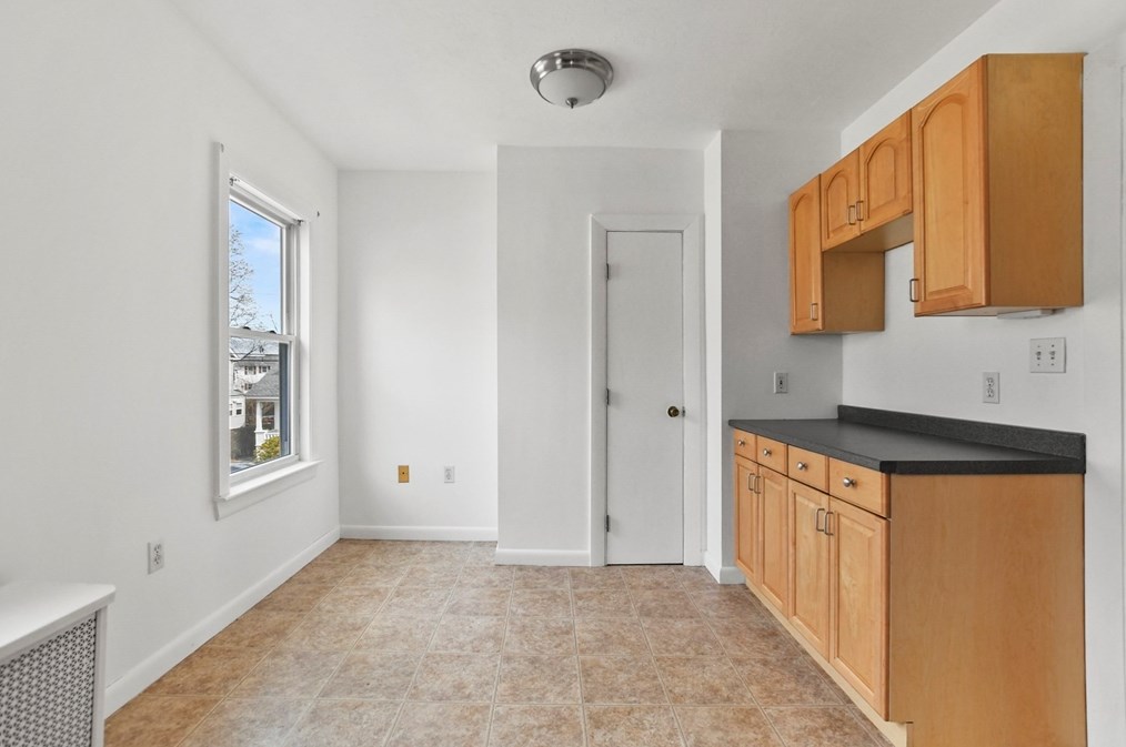 67 Hawthorn St, Lowell MA 01851-3615 exterior