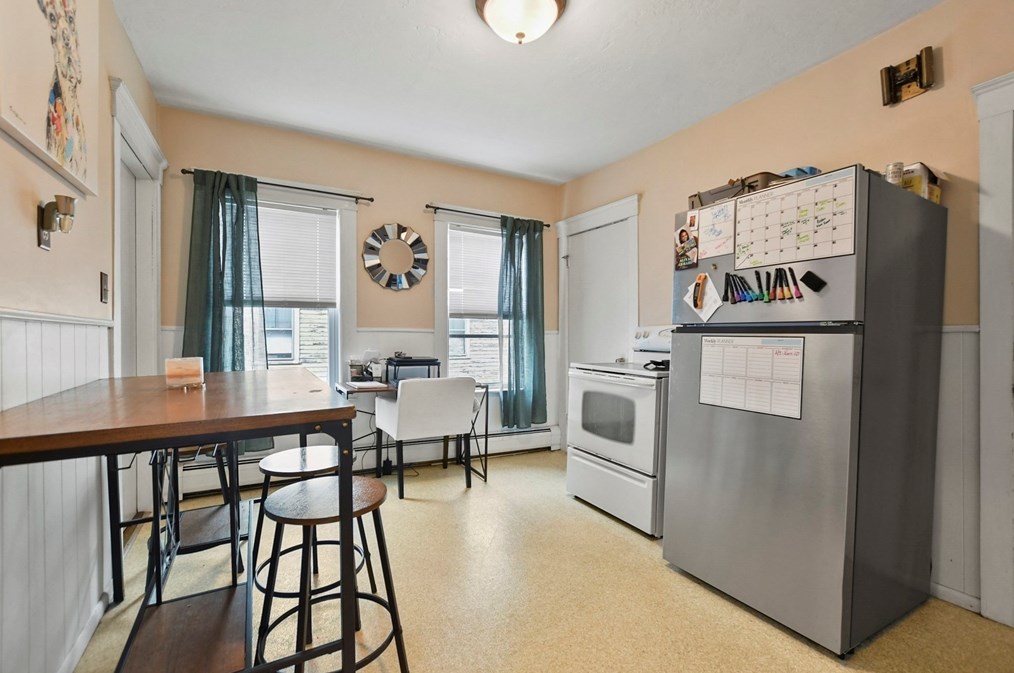 67 Hawthorn St, Lowell MA 01851-3615 exterior