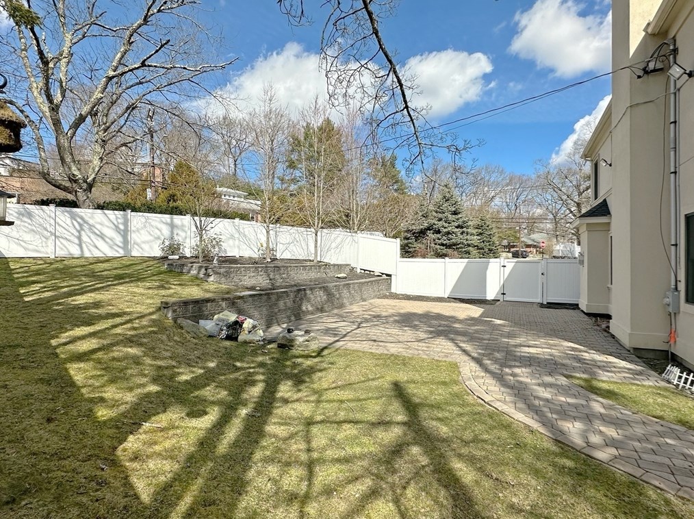 9 Vine St, Boston MA 02467 exterior