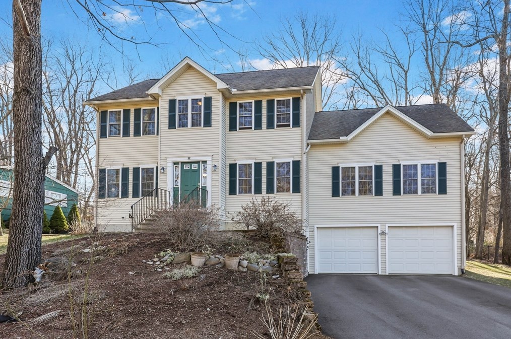 30 Oakridge Rd, Holden, MA 01520-1627