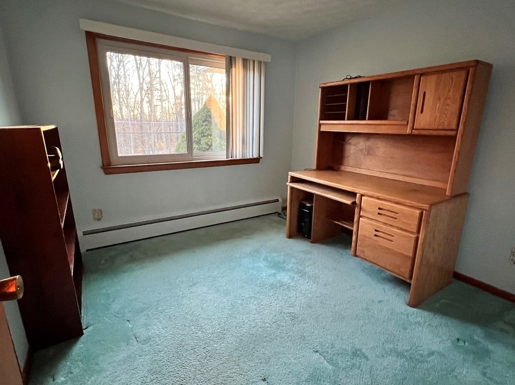 31 Upper Gore Rd, Webster MA 01570-3220 exterior