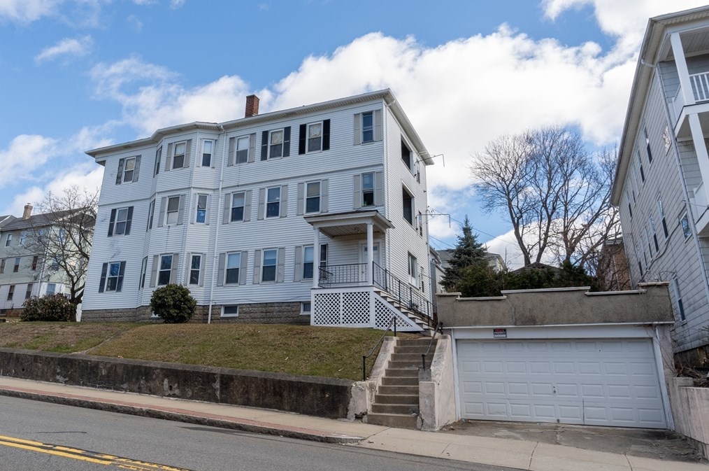 2 Dartmouth St, Worcester MA  01604-3008 exterior