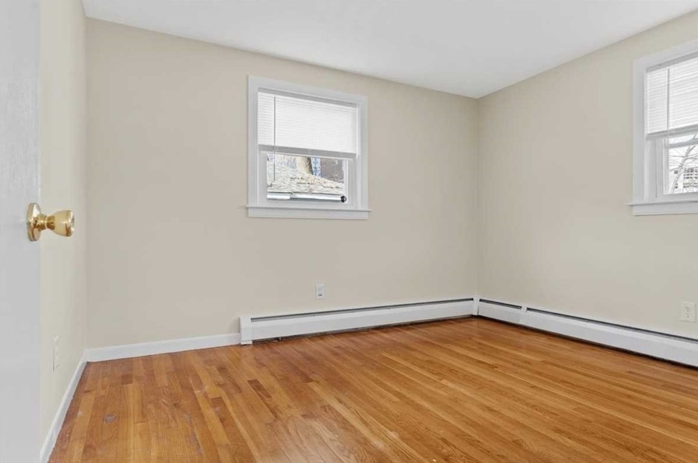 18 Mohican Rd, Worcester MA  01605-2312 exterior