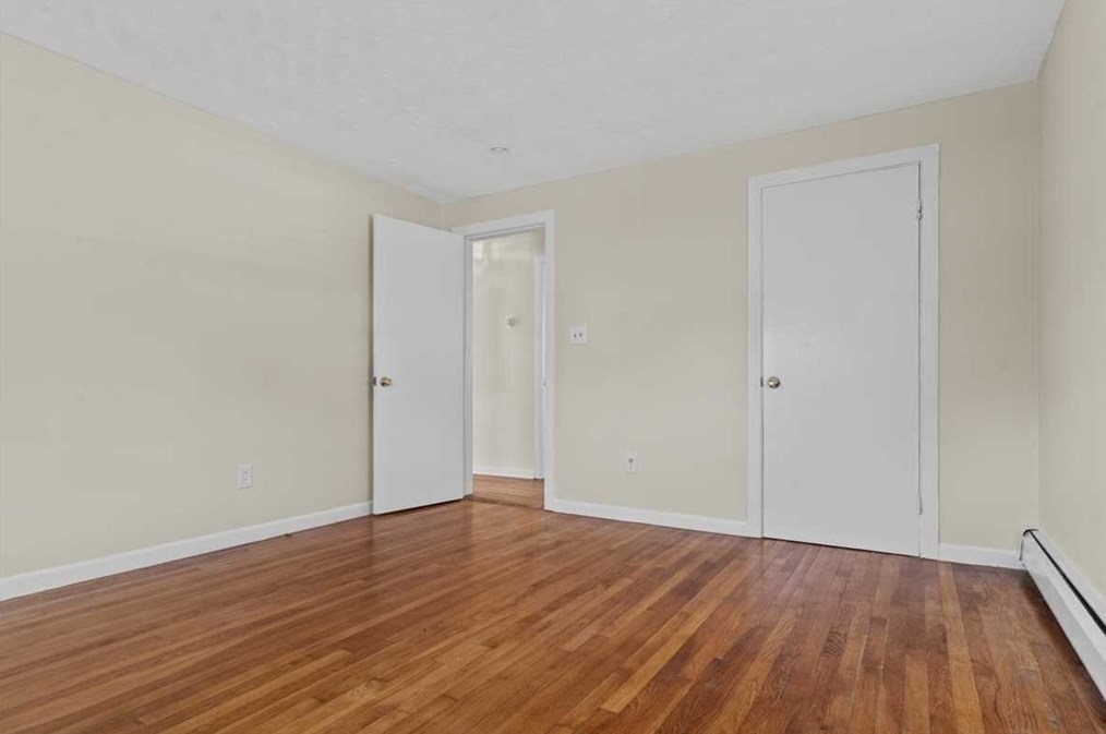 18 Mohican Rd, Worcester MA  01605-2312 exterior