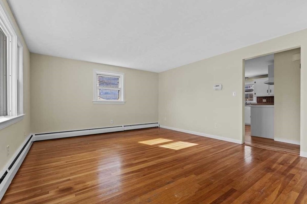 18 Mohican Rd, Worcester MA  01605-2312 exterior